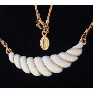 Vintage 1981 Avon Gatsby Collection White Crescent Choker Necklace Gold Tone